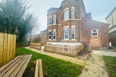 2 bed flat, Park Road, Lenton, Nottingham, NG71JG - Image 1